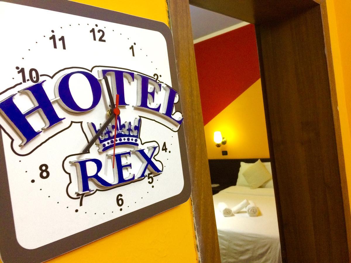 טיראנה Hotel Rex מראה חיצוני תמונה